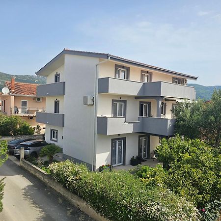 Apartmani Dianna Kaštela Esterno foto