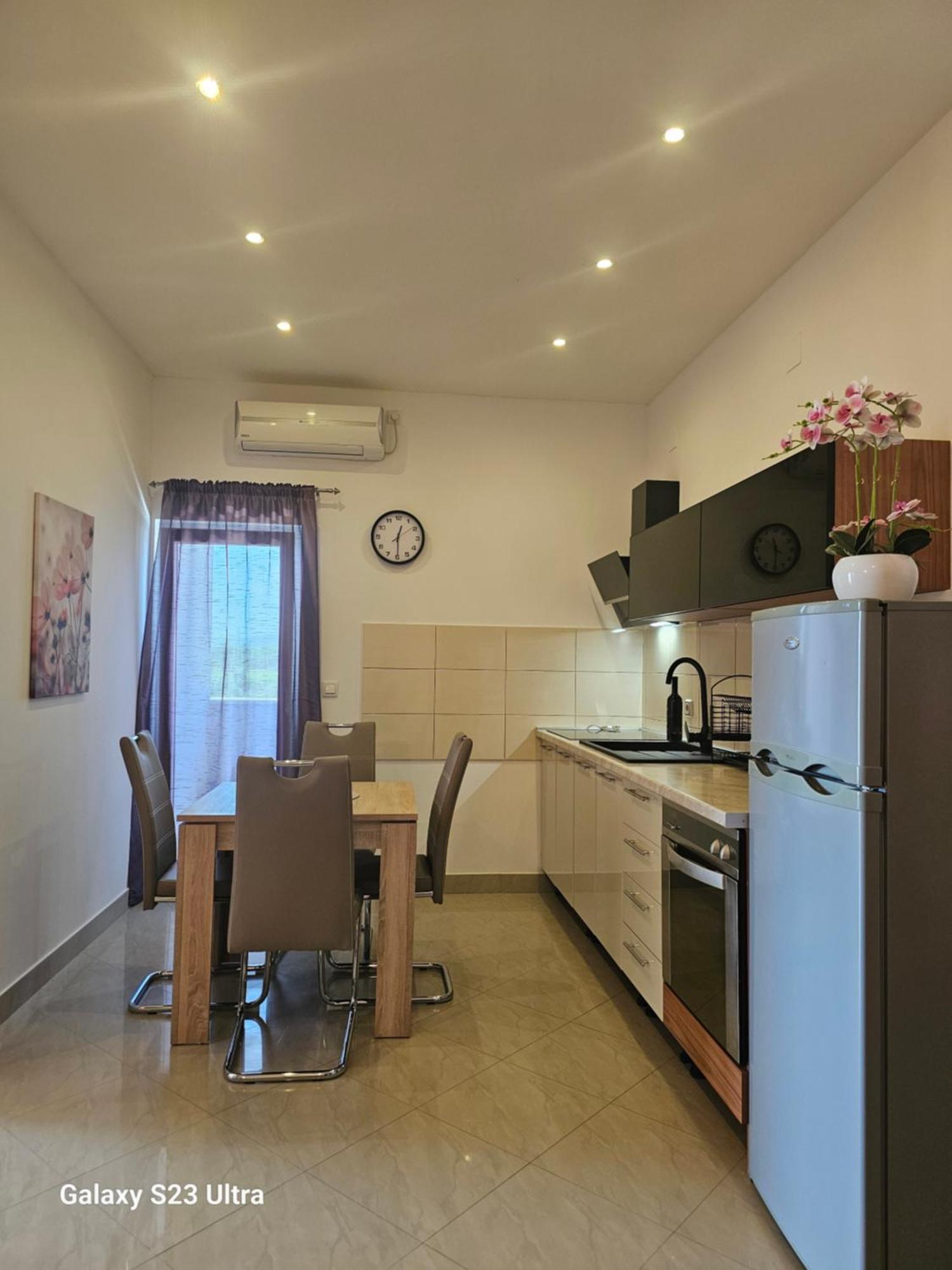 Apartmani Dianna Kaštela Esterno foto